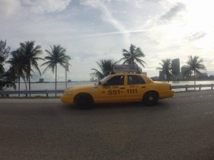 Palmut, Miami Downtownin siluetti ja keltaiset taksit kertoivat, että olemme varmasti kohteessa. 