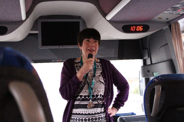 Jyväskylä city tour guide speaking in front of the bus