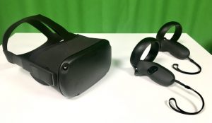 DGC studion pöytä ja VR-laitteistoa